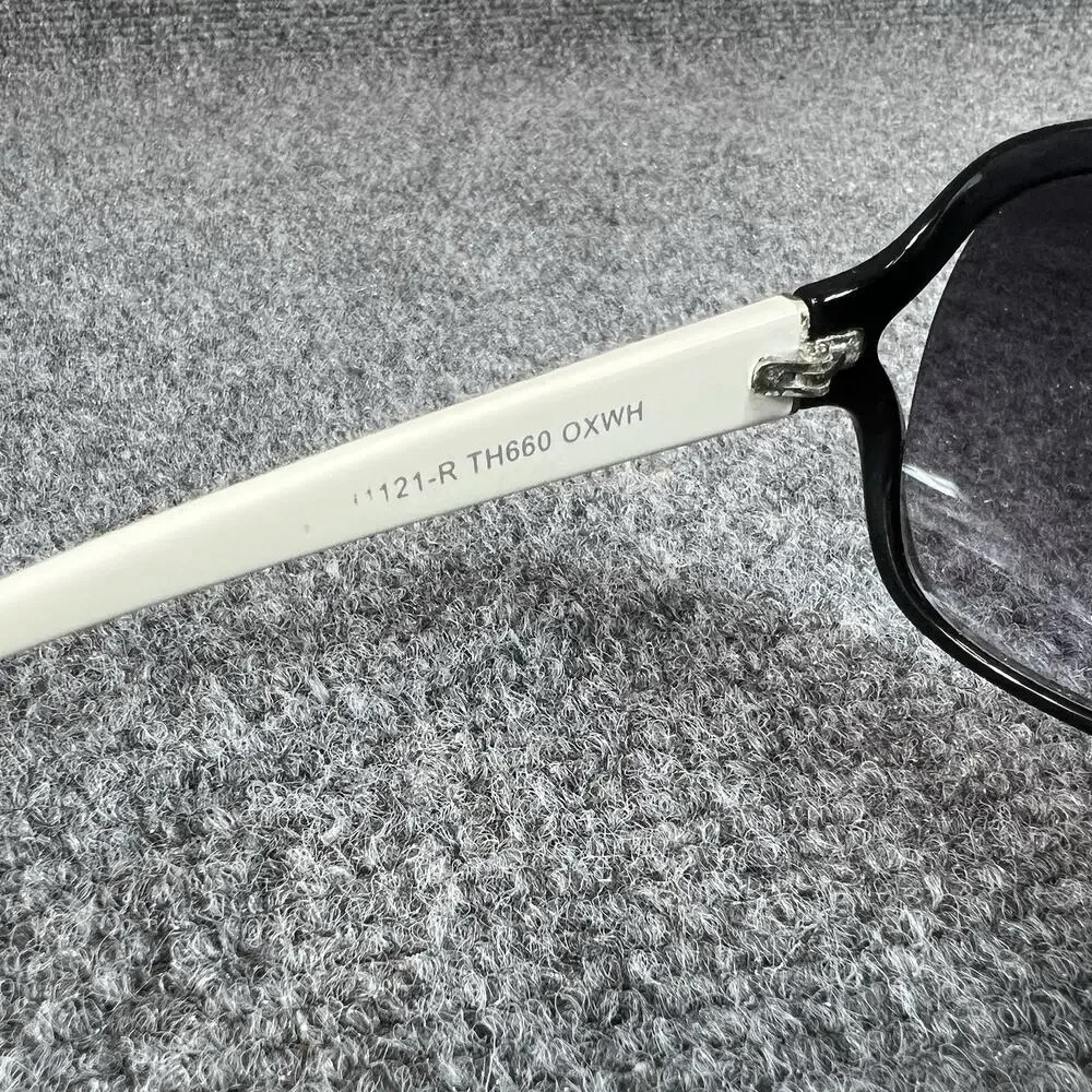 Tahari Women’s Sunglasses Black White Frame Damaged Hinge Read